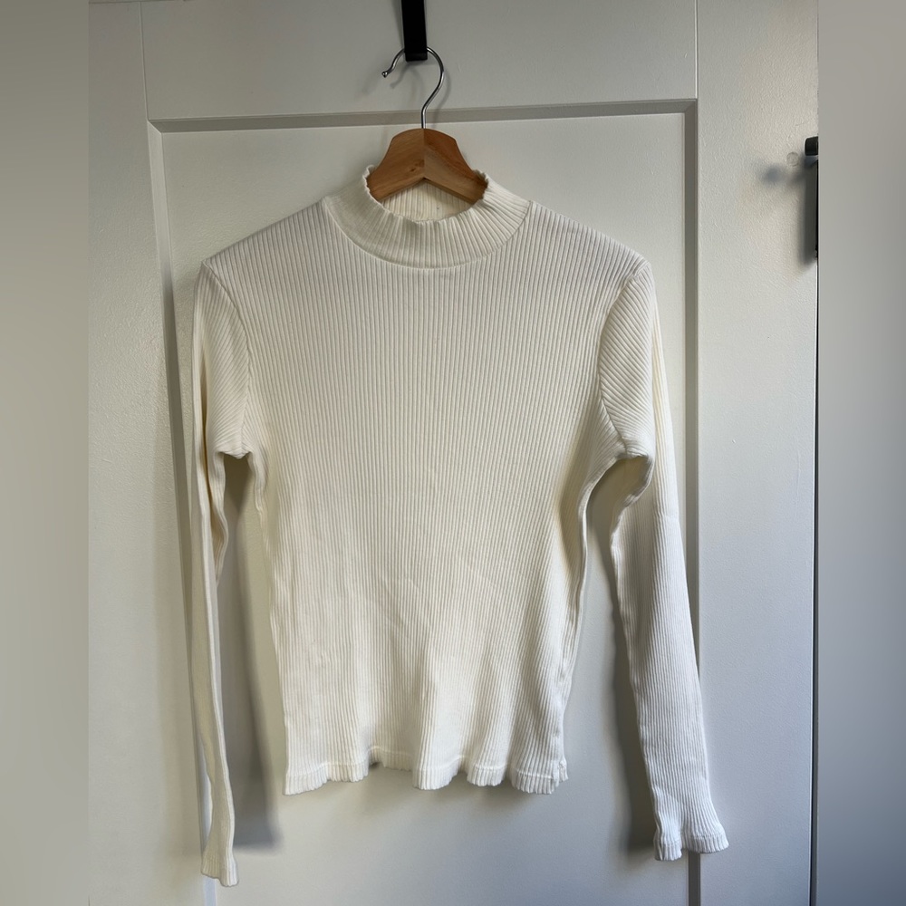 Uniqlo white high neck cotton long sleeve t-shirt size small